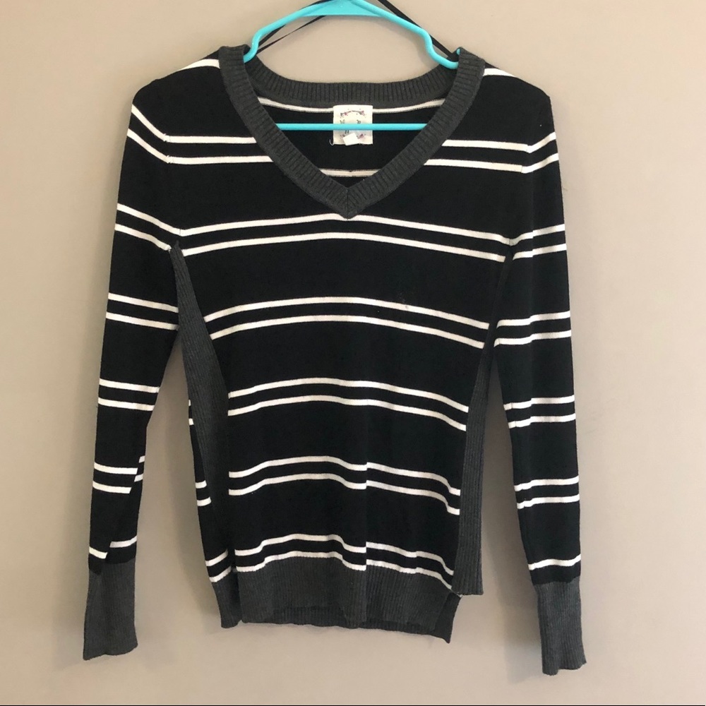 V neck sweater